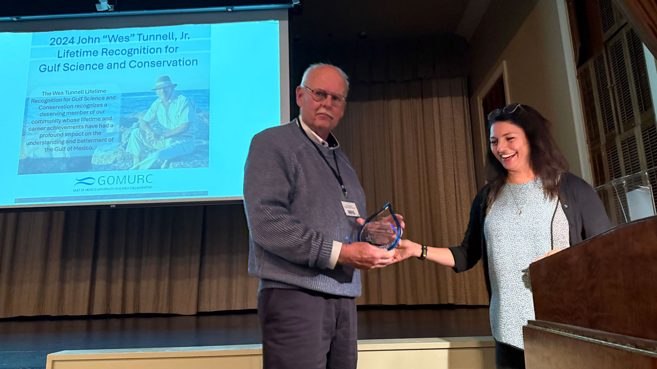 Dr. Valentine receives award