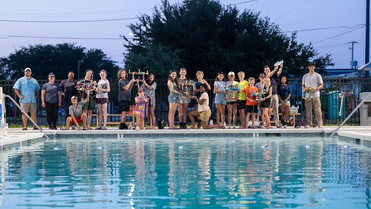 students show off ROVs at DISL pool